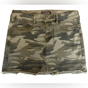 Cute CAMOUFLAGE SKIRT by Express size 2